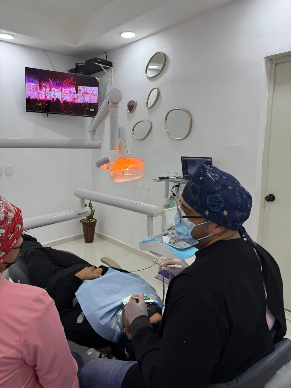 Atención dental en un consultorio de Dentia